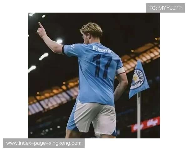 德布劳内边路挑传创造转移空档，曼城攻势层层递进