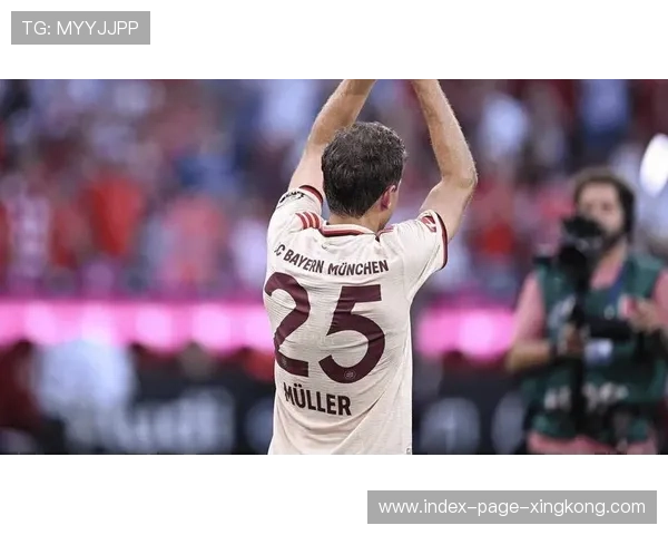 拜仁穆勒任意球传中后点补射收获惊喜