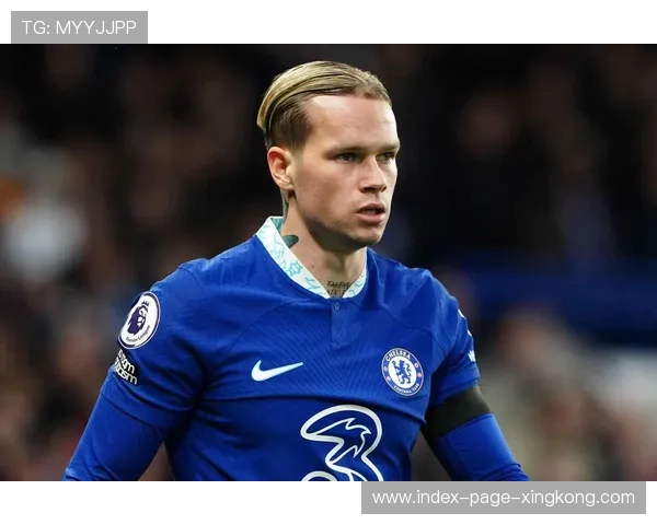 切尔西中路强行推进,穆德里克劲射撕裂球网